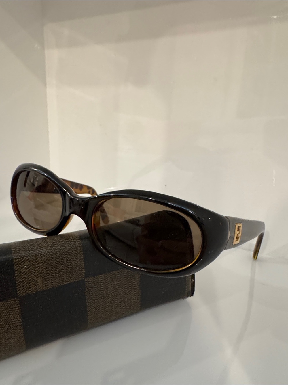 Fendi tortoise-like Women's Sunglasses - Classic Polarized Lens